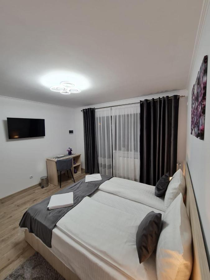 Splendid House Hotel Fagaras Bagian luar foto